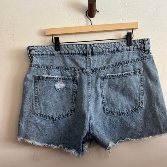 H&M Blue Jean Shorts Distressed Cut-Off Style - Picture 4 of 6